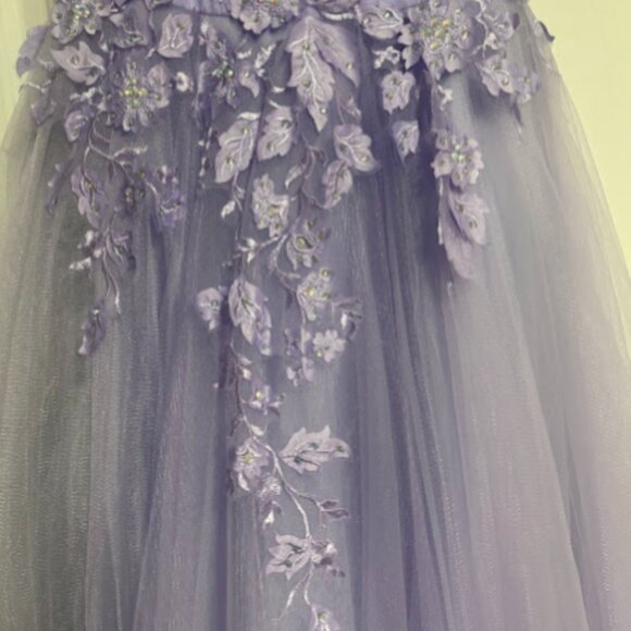 Elegant Lilac/Lavender Tulle Gown with 3D Floral Details - Picture 9 of 10